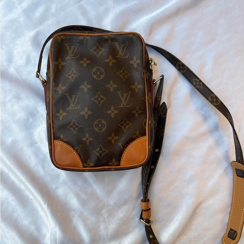 Louis Vuitton Danube Monogram Bag - Picture 8 of 13
